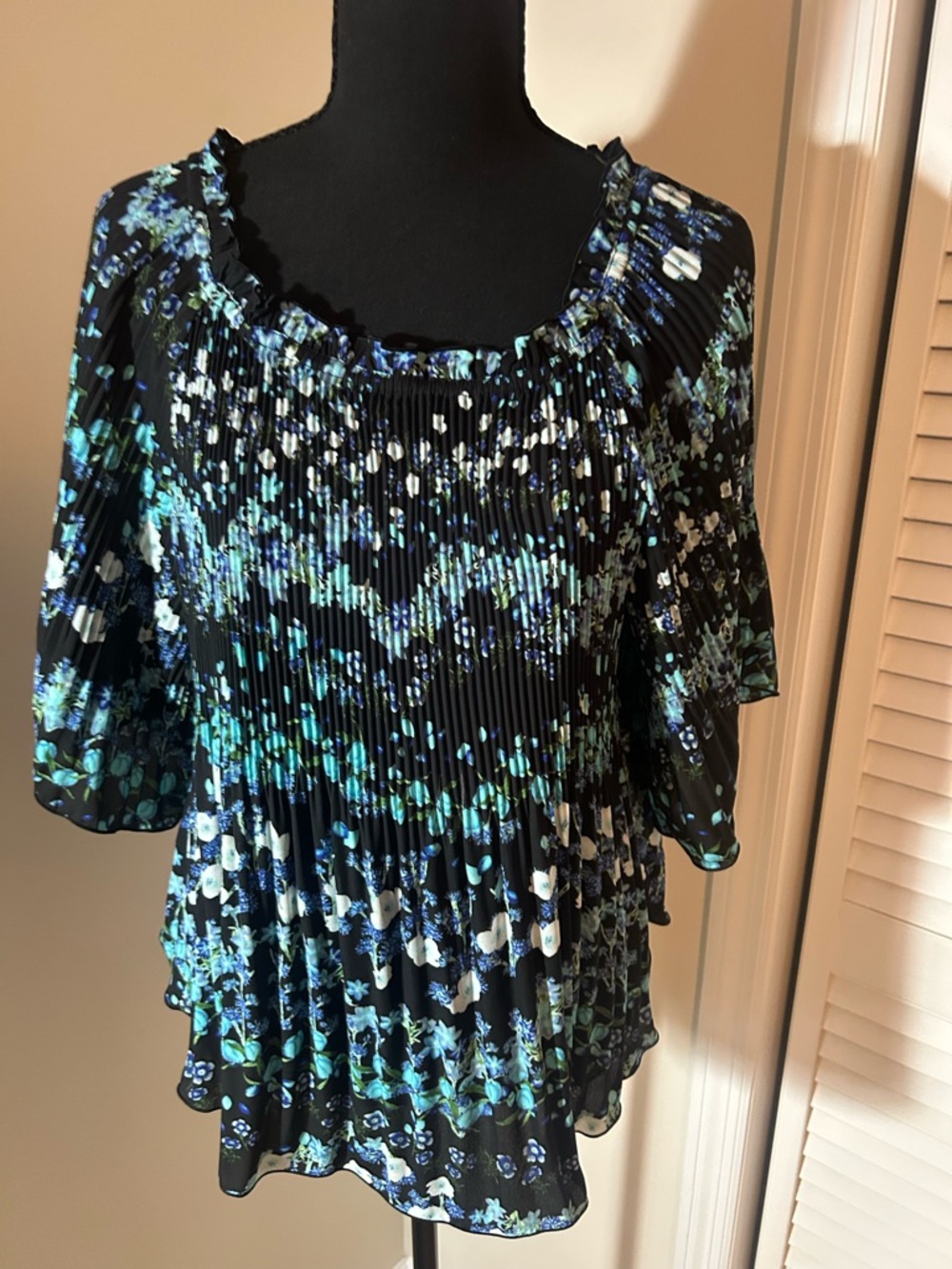 Worthington Black Floral Pleated Scoop Neck Blouse SP